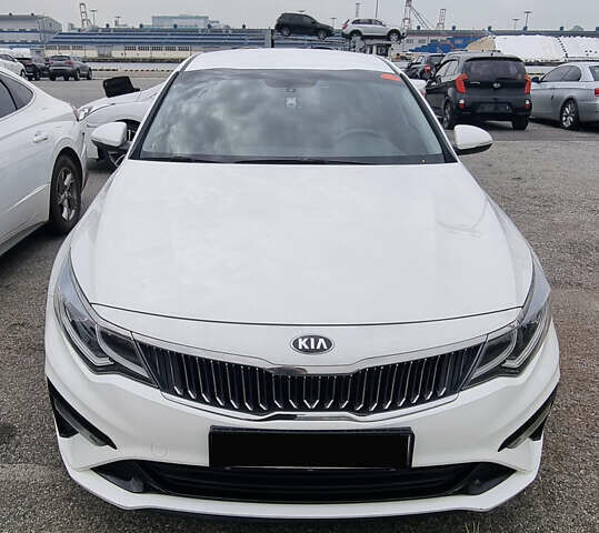 Белый Киа K5, объемом двигателя 2 л и пробегом 143 тыс. км за 15000 $, фото 1 на Automoto.ua