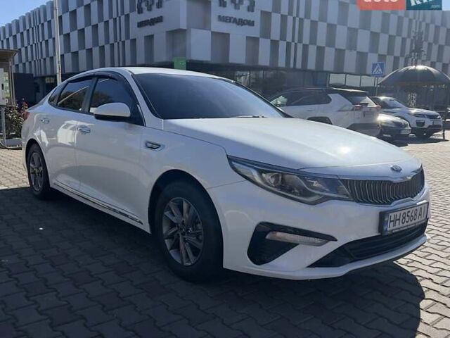 Белый Киа K5, объемом двигателя 2 л и пробегом 153 тыс. км за 16300 $, фото 1 на Automoto.ua