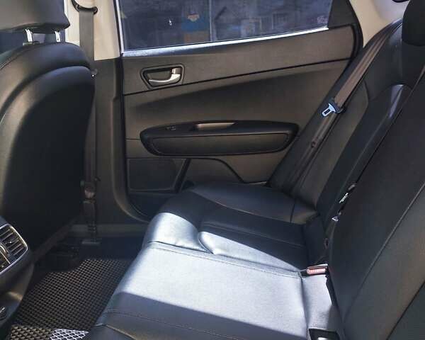 Белый Киа K5, объемом двигателя 2 л и пробегом 238 тыс. км за 15500 $, фото 1 на Automoto.ua