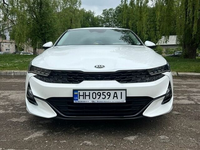 Белый Киа K5, объемом двигателя 2 л и пробегом 55 тыс. км за 17900 $, фото 1 на Automoto.ua