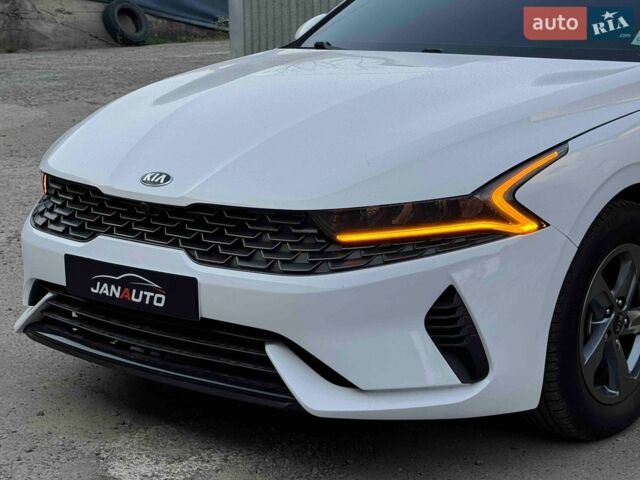 Білий Кіа K5, об'ємом двигуна 1.6 л та пробігом 173 тис. км за 16900 $, фото 1 на Automoto.ua
