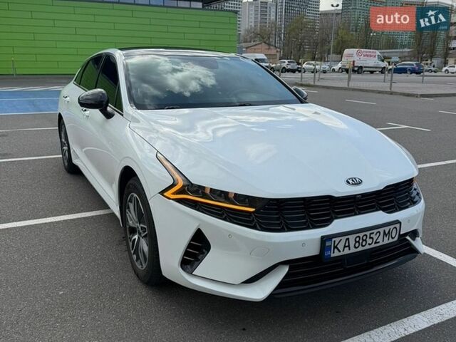 Белый Киа K5, объемом двигателя 2 л и пробегом 48 тыс. км за 25350 $, фото 1 на Automoto.ua
