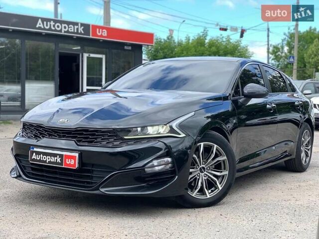 Чорний Кіа K5, об'ємом двигуна 2 л та пробігом 155 тис. км за 21250 $, фото 1 на Automoto.ua