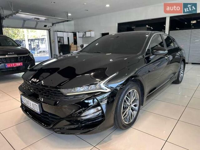 Черный Киа K5, объемом двигателя 2 л и пробегом 171 тыс. км за 21900 $, фото 1 на Automoto.ua