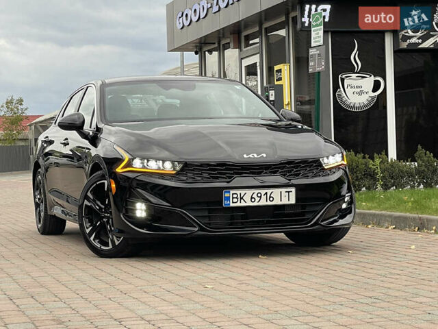 Черный Киа K5, объемом двигателя 1.6 л и пробегом 7 тыс. км за 23199 $, фото 1 на Automoto.ua