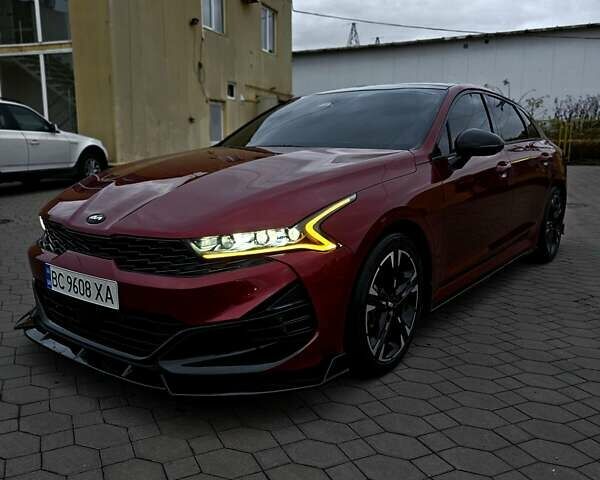 Красный Киа K5, объемом двигателя 1.6 л и пробегом 117 тыс. км за 24500 $, фото 1 на Automoto.ua