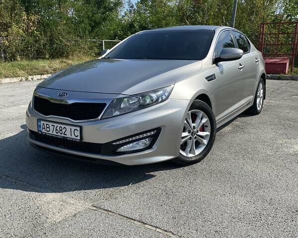 Серый Киа K5, объемом двигателя 2 л и пробегом 250 тыс. км за 10200 $, фото 1 на Automoto.ua