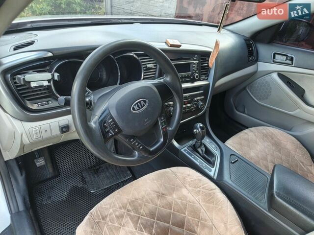 Серый Киа K5, объемом двигателя 2 л и пробегом 260 тыс. км за 7200 $, фото 1 на Automoto.ua