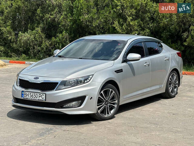 Серый Киа K5, объемом двигателя 2 л и пробегом 220 тыс. км за 8000 $, фото 1 на Automoto.ua