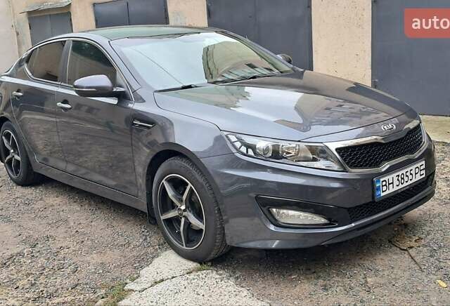 Серый Киа K5, объемом двигателя 2 л и пробегом 160 тыс. км за 9500 $, фото 1 на Automoto.ua