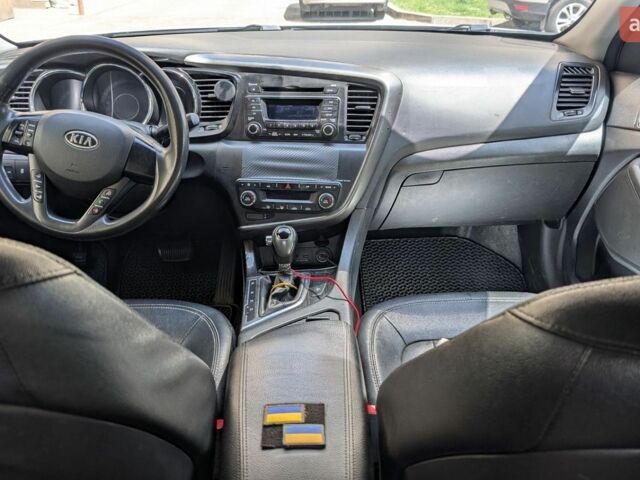Серый Киа K5, объемом двигателя 2 л и пробегом 218 тыс. км за 8200 $, фото 1 на Automoto.ua