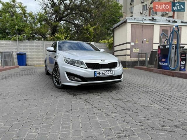 Серый Киа K5, объемом двигателя 2 л и пробегом 228 тыс. км за 9999 $, фото 1 на Automoto.ua