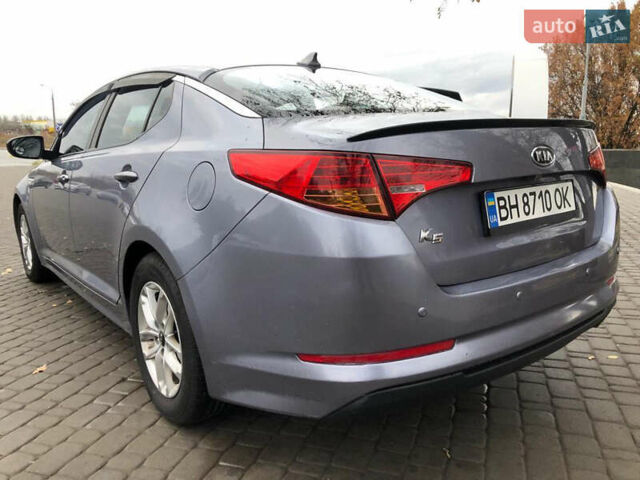 Серый Киа K5, объемом двигателя 2 л и пробегом 190 тыс. км за 10500 $, фото 1 на Automoto.ua