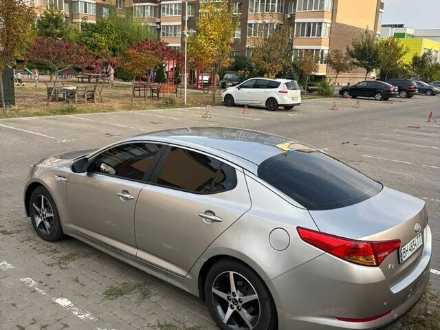 Серый Киа K5, объемом двигателя 2 л и пробегом 340 тыс. км за 8500 $, фото 1 на Automoto.ua