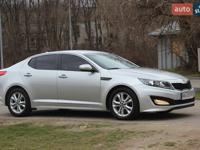 Серый Киа K5, объемом двигателя 2 л и пробегом 220 тыс. км за 9999 $, фото 1 на Automoto.ua