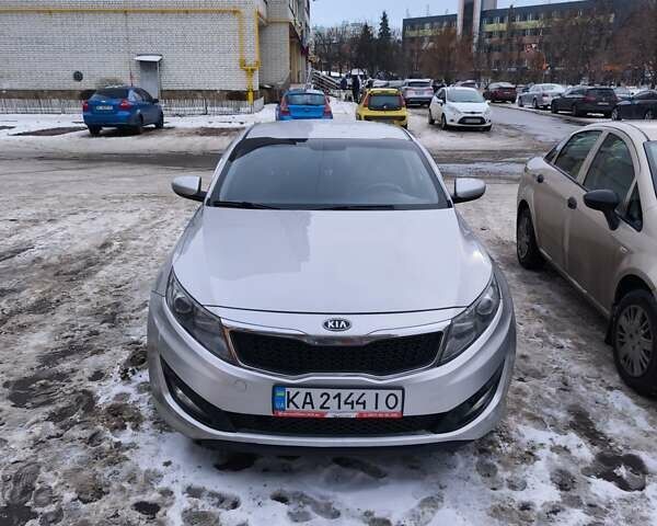 Сірий Кіа K5, об'ємом двигуна 2 л та пробігом 235 тис. км за 9999 $, фото 1 на Automoto.ua