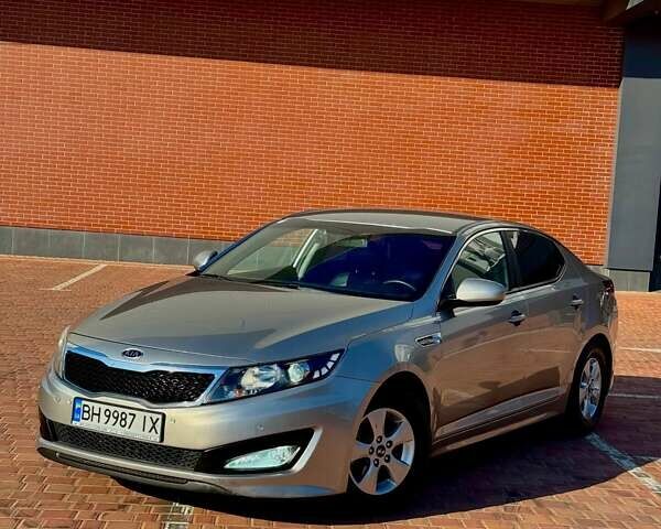 Сірий Кіа K5, об'ємом двигуна 2 л та пробігом 215 тис. км за 10200 $, фото 1 на Automoto.ua