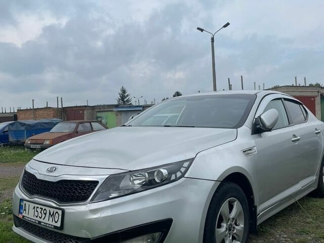 Серый Киа K5, объемом двигателя 2 л и пробегом 200 тыс. км за 8500 $, фото 1 на Automoto.ua