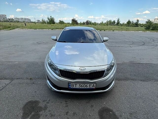 Серый Киа K5, объемом двигателя 2 л и пробегом 299 тыс. км за 6800 $, фото 1 на Automoto.ua
