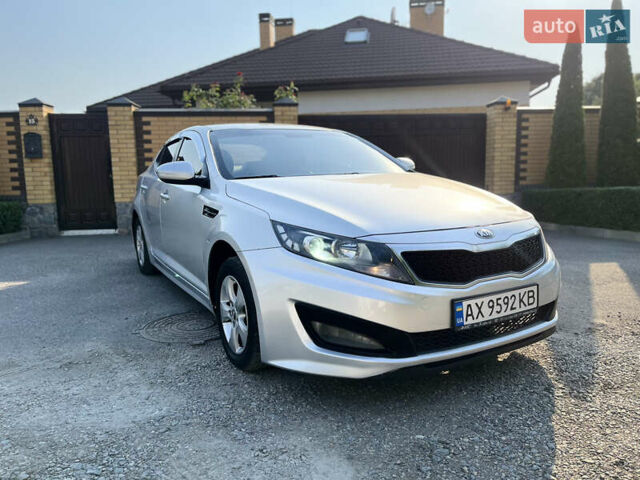 Серый Киа K5, объемом двигателя 2 л и пробегом 415 тыс. км за 6950 $, фото 1 на Automoto.ua