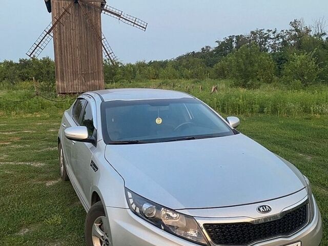 Серый Киа K5, объемом двигателя 2 л и пробегом 143 тыс. км за 4999 $, фото 1 на Automoto.ua