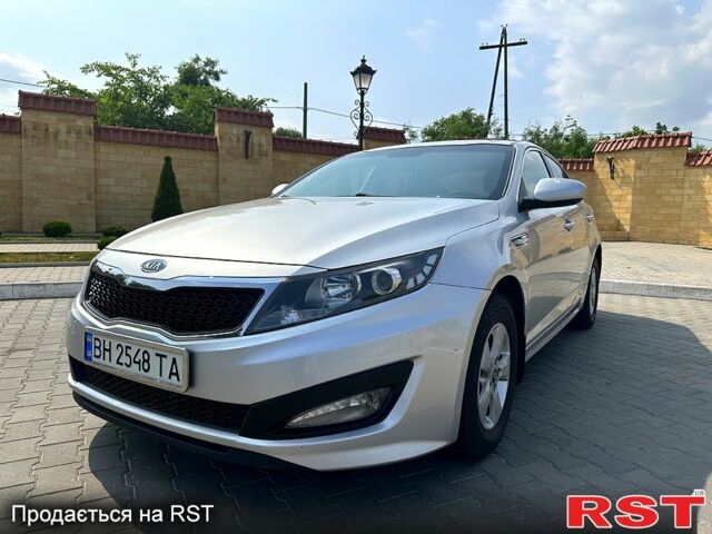 Серый Киа K5, объемом двигателя 2 л и пробегом 190 тыс. км за 9500 $, фото 1 на Automoto.ua