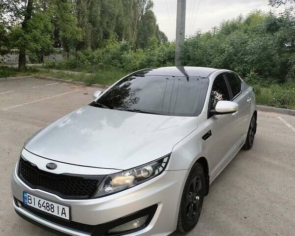 Серый Киа K5, объемом двигателя 2 л и пробегом 325 тыс. км за 9300 $, фото 1 на Automoto.ua