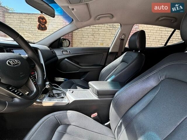 Серый Киа K5, объемом двигателя 2 л и пробегом 263 тыс. км за 7700 $, фото 1 на Automoto.ua
