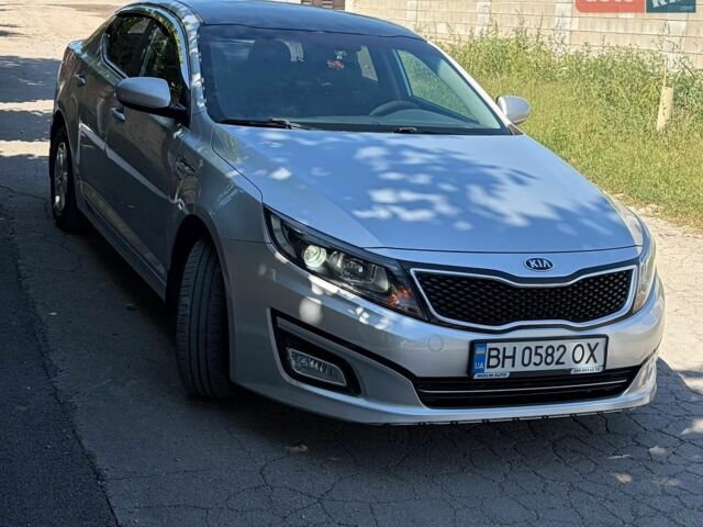 Сірий Кіа K5, об'ємом двигуна 2 л та пробігом 309 тис. км за 5500 $, фото 1 на Automoto.ua