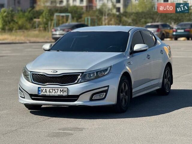 Серый Киа K5, объемом двигателя 2 л и пробегом 320 тыс. км за 8998 $, фото 1 на Automoto.ua