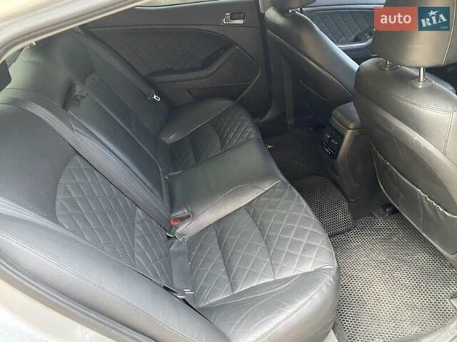Серый Киа K5, объемом двигателя 2 л и пробегом 238 тыс. км за 10800 $, фото 1 на Automoto.ua