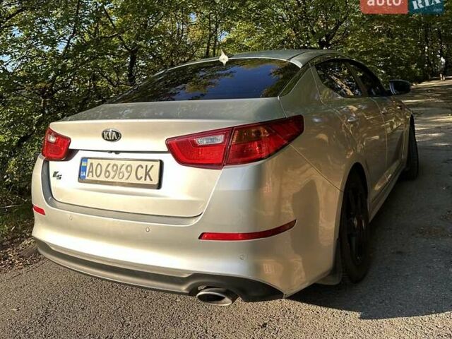 Серый Киа K5, объемом двигателя 2 л и пробегом 350 тыс. км за 8100 $, фото 1 на Automoto.ua