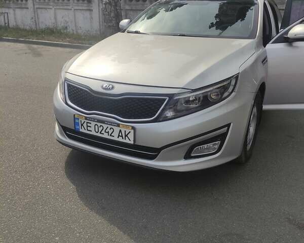 Серый Киа K5, объемом двигателя 2 л и пробегом 220 тыс. км за 9999 $, фото 1 на Automoto.ua