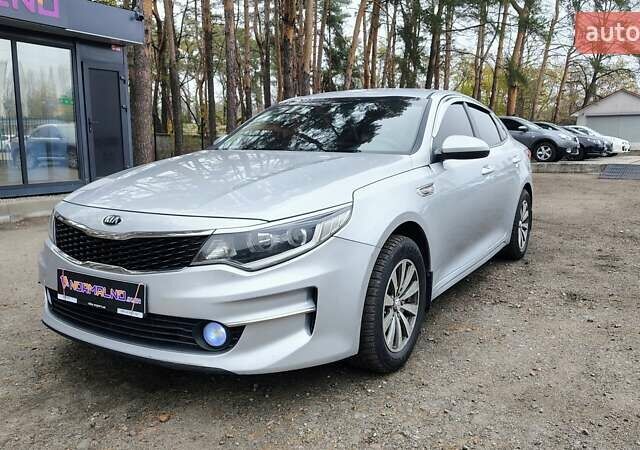 Серый Киа K5, объемом двигателя 2 л и пробегом 314 тыс. км за 10000 $, фото 1 на Automoto.ua