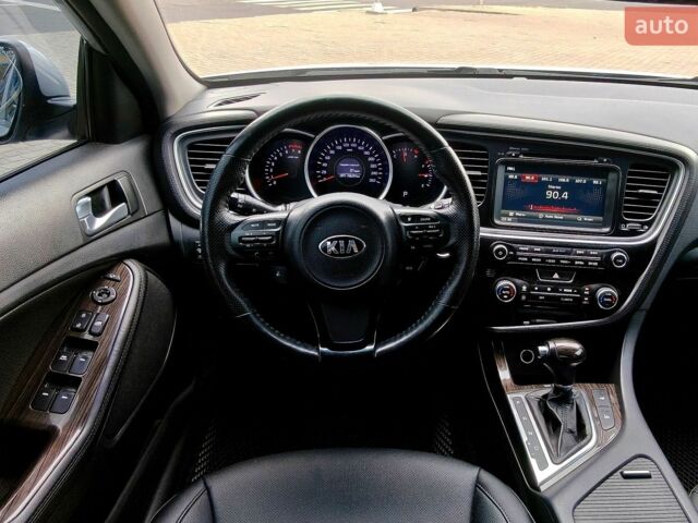 Серый Киа K5, объемом двигателя 2 л и пробегом 156 тыс. км за 11200 $, фото 1 на Automoto.ua