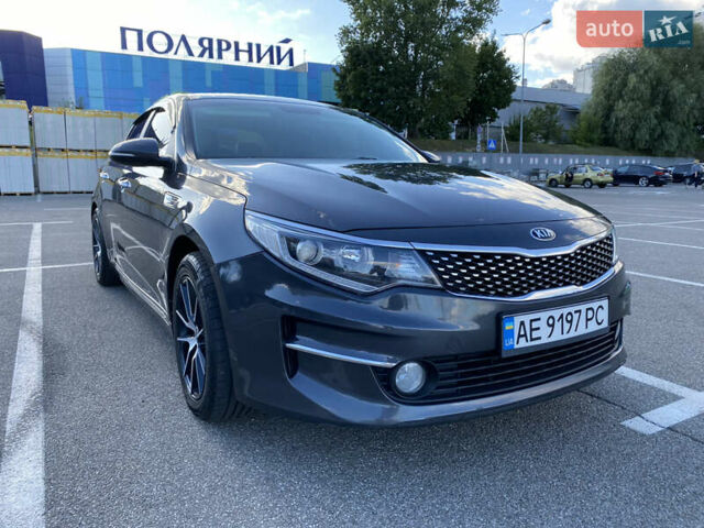 Серый Киа K5, объемом двигателя 2 л и пробегом 380 тыс. км за 13900 $, фото 1 на Automoto.ua