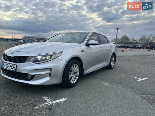Серый Киа K5, объемом двигателя 2 л и пробегом 300 тыс. км за 10300 $, фото 1 на Automoto.ua