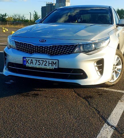 Серый Киа K5, объемом двигателя 2 л и пробегом 290 тыс. км за 12000 $, фото 1 на Automoto.ua