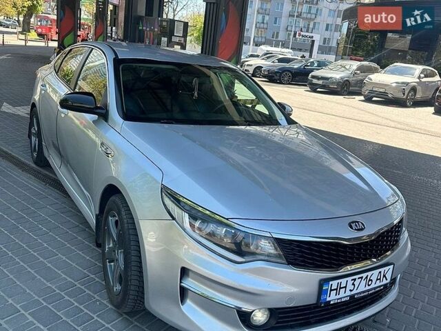 Серый Киа K5, объемом двигателя 2 л и пробегом 368 тыс. км за 9250 $, фото 1 на Automoto.ua