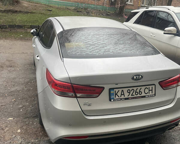 Сірий Кіа K5, об'ємом двигуна 2 л та пробігом 350 тис. км за 11200 $, фото 1 на Automoto.ua