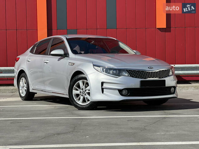 Серый Киа K5, объемом двигателя 2 л и пробегом 240 тыс. км за 12500 $, фото 1 на Automoto.ua