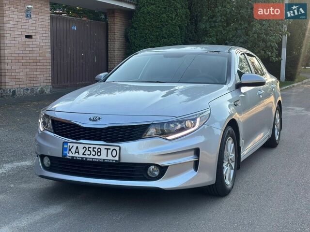 Серый Киа K5, объемом двигателя 2 л и пробегом 320 тыс. км за 11600 $, фото 1 на Automoto.ua