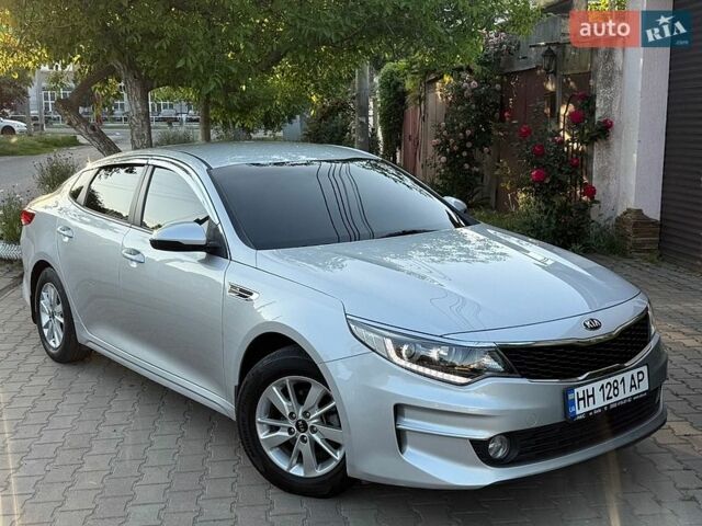 Серый Киа K5, объемом двигателя 2 л и пробегом 161 тыс. км за 10650 $, фото 1 на Automoto.ua