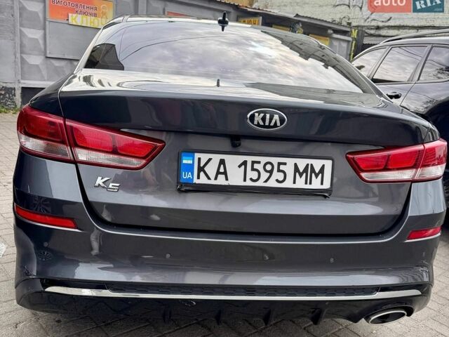 Серый Киа K5, объемом двигателя 2 л и пробегом 238 тыс. км за 15500 $, фото 1 на Automoto.ua
