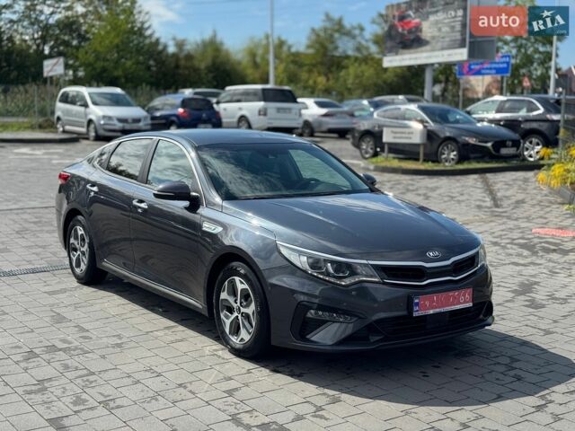 Сірий Кіа K5, об'ємом двигуна 2 л та пробігом 85 тис. км за 17350 $, фото 1 на Automoto.ua
