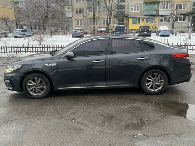 Серый Киа K5, объемом двигателя 2 л и пробегом 187 тыс. км за 17500 $, фото 1 на Automoto.ua