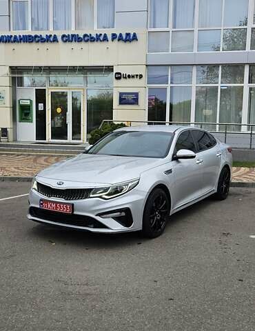 Серый Киа K5, объемом двигателя 2 л и пробегом 206 тыс. км за 14900 $, фото 1 на Automoto.ua