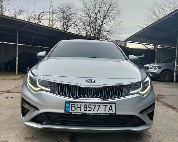 Серый Киа K5, объемом двигателя 2 л и пробегом 176 тыс. км за 16500 $, фото 1 на Automoto.ua