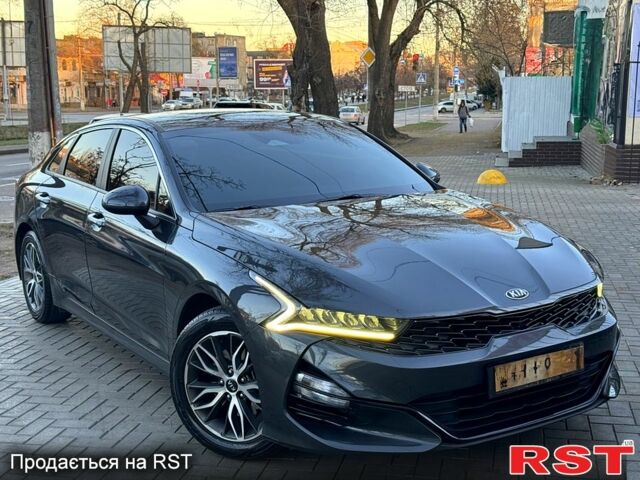 Серый Киа K5, объемом двигателя 2 л и пробегом 17500 тыс. км за 20500 $, фото 1 на Automoto.ua
