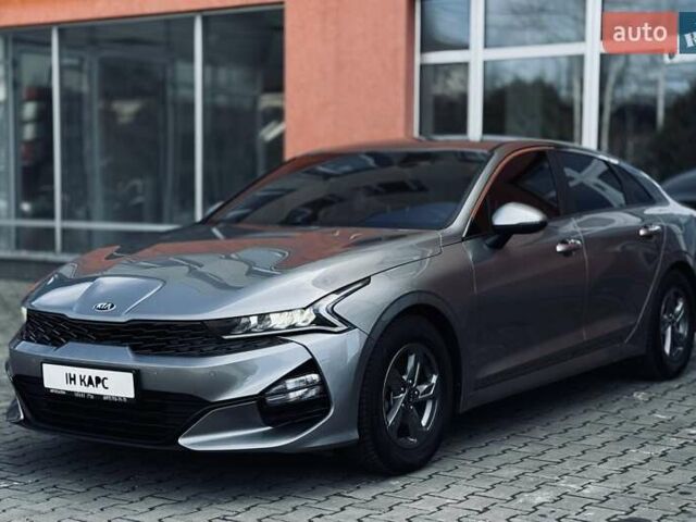 Серый Киа K5, объемом двигателя 2 л и пробегом 152 тыс. км за 21200 $, фото 1 на Automoto.ua